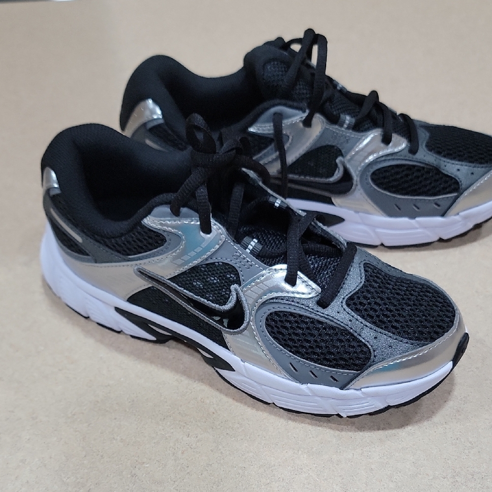Nike Kids Black & Silver Mesh Athletic Sneakers